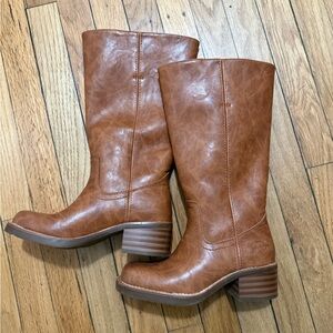 Women's Brown Leather Miranda boots
By Frye